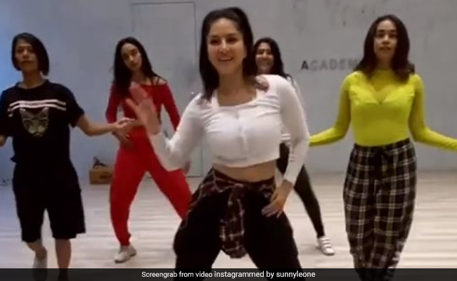 सनी लियोन ने नए अंदाज में किया डांस, सोशल मीडिया पर Video हो गया वायरल