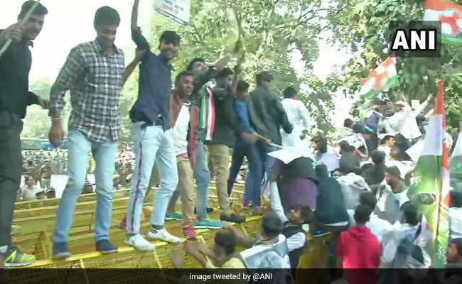 Youth Congress Protests Withdrawal Of SPG Cover Of Gandhis Near Parliament