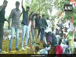 Youth Congress Protests Withdrawal Of SPG Cover Of Gandhis Near Parliament Youth Congress Protests Withdrawal Of SPG Cover Of Gandhis Near Parliament