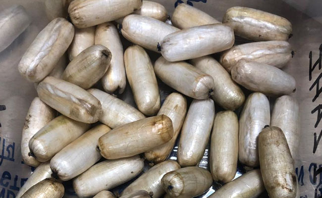 दिल्ली एयरपोर्ट पर घूम रहे थे 7 अफगानी, पुलिस ने पकड़कर किया X-Ray तो पेट में मिली ये चीज