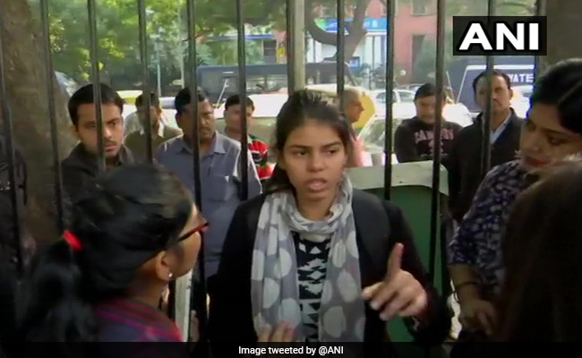 AAP Condemns Alleged Police Action On Woman Protesting Near Parliament