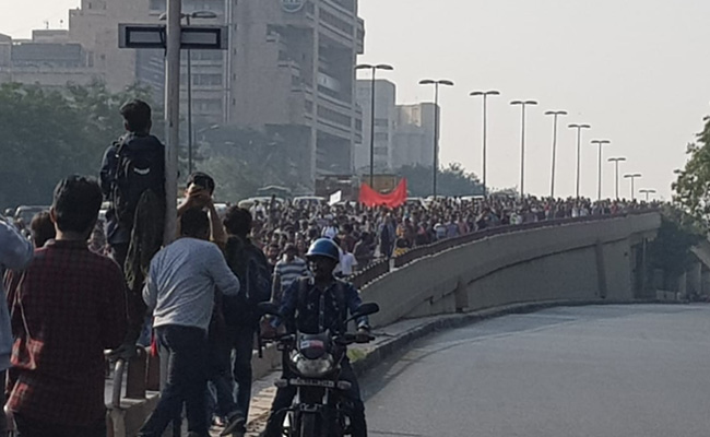 JNU Protest LIVE Updates: Massive Traffic On Roads As Students March Towards Parliament