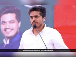 Rohit Pawar : रोहित पवारांची राष्ट्रवादी शरद पवार गटाच्या बैठकीला दांडी, वेगळ्याच चर्चा सुरू Rohit Pawar : रोहित पवारांची राष्ट्रवादी शरद पवार गटाच्या बैठकीला दांडी, वेगळ्याच चर्चा सुरू