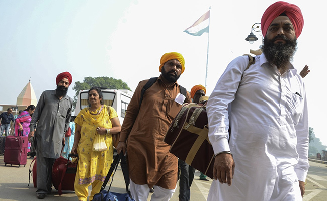 Sikhs Pilgrims From India Visit Pak Gurudwara, Install Golden Palanquin