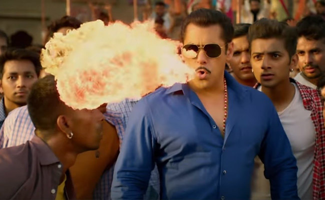 सलमान खान के 'हुड हुड दबंग' सॉन्ग का Video हुआ रिलीज, मुंह से आग उगलते दिखे भाईजान