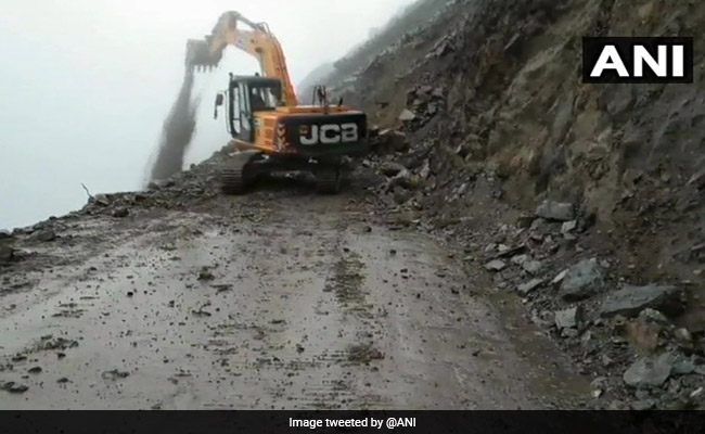 Man Dies After Landslide Hits Car On Jammu-Srinagar Highway