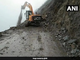 Jammu-Srinagar Highway Shut For 2nd Day Due To Landslide Jammu-Srinagar Highway Shut For 2nd Day Due To Landslide