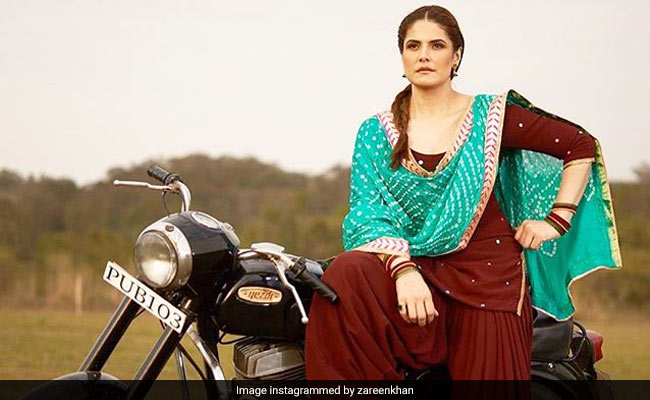 जरीन खान बुलेट की सवारी करती आईं नजर, सोशल मीडिया पर Pics वायरल