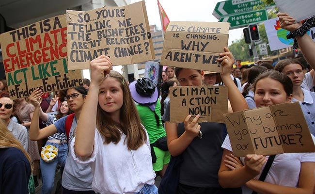 Hundreds Chant "We Wil Rise", Kick-Off Protest In Smoke-Covered Sydney