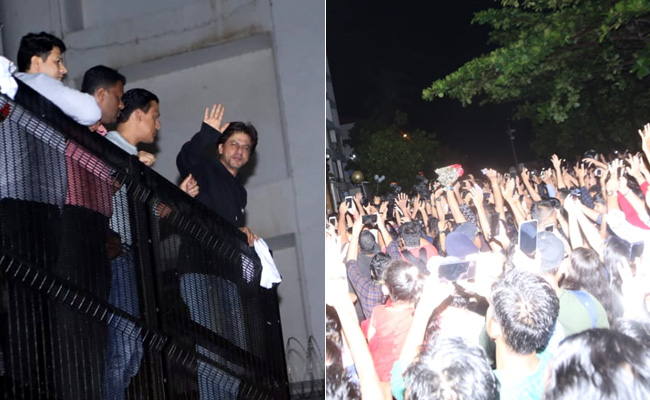 Shah Rukh Khan's Midnight Birthday Celebrations With Fans Outside Mannat. See Pics