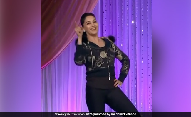 'तेजाब' को 31 साल हुए पूरे, तो माधुरी दीक्षित ने 'एक दो तीन' सॉन्ग पर किया धमाकेदार डांस, देखें वायरल Video