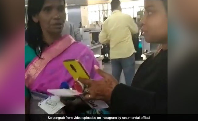 रानू मंडल संग सेल्फी चाहती थी यह फैन, इंटरनेट सेंसेशन ने यूं किया इग्नोर- देखें Video