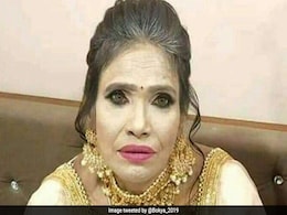 मेकअप को लेकर ट्रोल हुईं रानू मंडल तो सपोर्ट में उतरे फैन्स, लगा डाली ट्रोलर्स की क्लास... मेकअप को लेकर ट्रोल हुईं रानू मंडल तो सपोर्ट में उतरे फैन्स, लगा डाली ट्रोलर्स की क्लास...