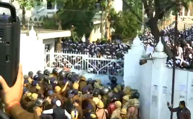 Citizenship कानून के खिलाफ प्रदर्शन Updates: जामिया के छात्रों के साथ मारपीट देश की आत्‍मा पर हमला है : प्रियंका गांधी