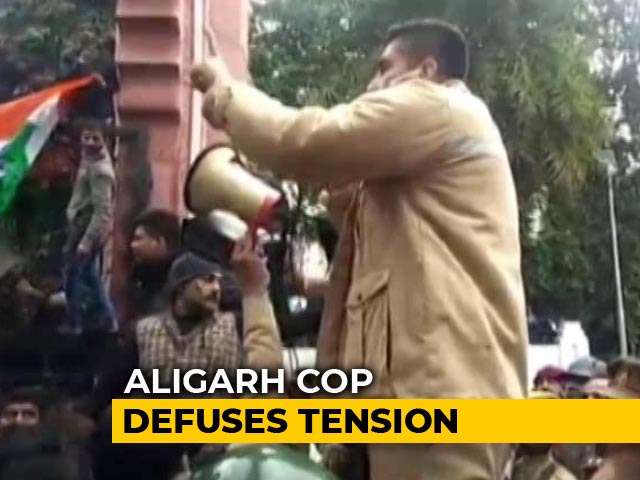 How A UP Cop Used Tact To Handle AMU Student Protests On Citizenship Act
