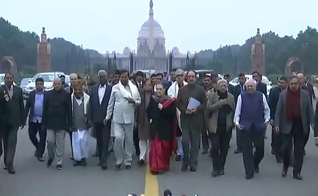 कांग्रेस अध्यक्ष सोनिया गांधी के नेतृत्व में राष्ट्रपति से मिले विपक्ष के नेता, CAA को वापस लेने की मांग