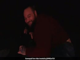 WWE में 'राक्षस' ने फिर किया पीठ के पीछे वार, रेसलर को पीटकर किया ऐसा काम... देखें Video WWE में 'राक्षस' ने फिर किया पीठ के पीछे वार, रेसलर को पीटकर किया ऐसा काम... देखें Video