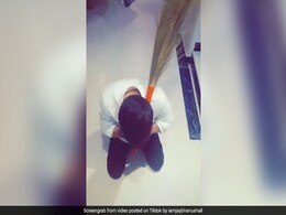 TikTok Trending Video: झाड़ू लेकर पत्नी को ललकार रहा था ये TV एक्टर, जैसे ही आई सामने तो कर बैठा ऐसी हरकत TikTok Trending Video: झाड़ू लेकर पत्नी को ललकार रहा था ये TV एक्टर, जैसे ही आई सामने तो कर बैठा ऐसी हरकत