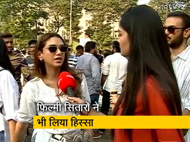 पक्ष-विपक्ष: CAA के खिलाफ मुंबई में हजारों की संख्या में लोगों ने किया प्रदर्शन