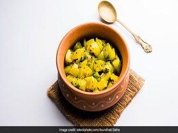 Weight Loss Diet: इन लो कैलोरी फूड्स को डाइट में शामिल कर तेजी से घटा सकते हैं वजन Weight Loss Diet: इन लो कैलोरी फूड्स को डाइट में शामिल कर तेजी से घटा सकते हैं वजन