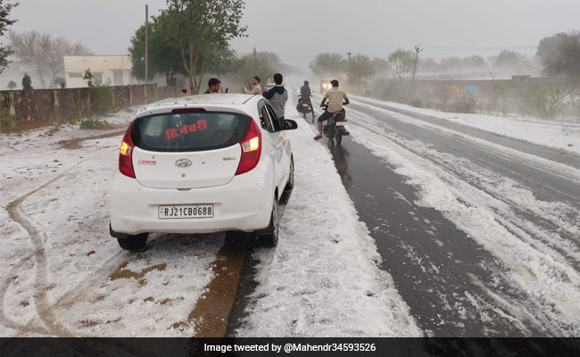 ठंड में फ्रिज हुआ माउंट आबू, कार की छतों पर जमी बर्फ, न्यूनतम -2 दर्ज हुआ तापमान