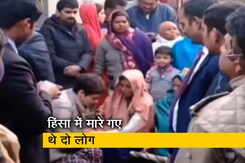 प्रियंका गांधी ने बिजनौर में हिंसा में मारे गये लोगों के परिजन से मुलाकात की प्रियंका गांधी ने बिजनौर में हिंसा में मारे गये लोगों के परिजन से मुलाकात की