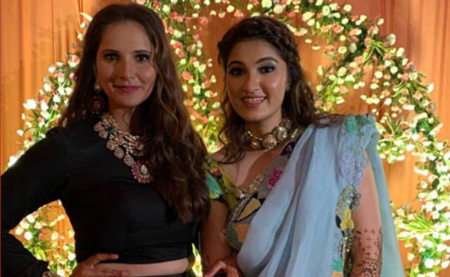 Sania Mirza's Sister, Anam, Dazzles Instagram With Pics From Her <i>Mehendi</i>