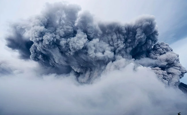 Indonesia Volcano Erupts, Sends Ash Cloud 3.5 km Into The Sky