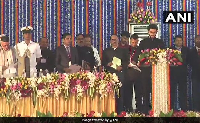 Maharashtra Government Cabinet Expansion: महाराष्ट्र में अद्भुत सरकार, 'बेटा-बेटी', 'भतीजा-भतीजी' सब मंत्री बने