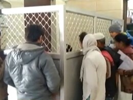 NPR: घोषणा होते ही बर्थ सर्टिफिकेट बनवाने के लिए कतारों में लगने लगे लोग NPR: घोषणा होते ही बर्थ सर्टिफिकेट बनवाने के लिए कतारों में लगने लगे लोग