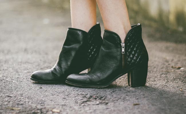 Amazon End Of Season Sale (Christmas Special): Trendy Shoes At Upto 70% Off