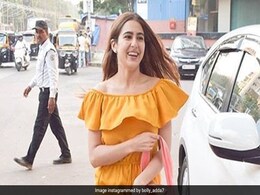 सारा अली खान से फैन ने मांगा ऑटोग्राफ, तो एक्ट्रेस ने लगा लिया गले...देखें Video सारा अली खान से फैन ने मांगा ऑटोग्राफ, तो एक्ट्रेस ने लगा लिया गले...देखें Video