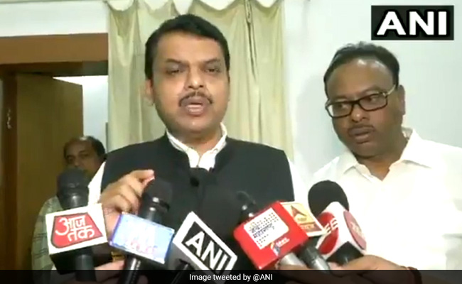 सांसद अनंत हेगड़े के '40 हजार करोड़ रुपये' वाले बयान से बैकफुट पर BJP,देवेंद्र फडणवीस को देनी पड़ी सफाई