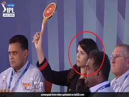 IPL Auction में छाई ये Mystery Girl, जानिए कौन हैं जो लगा रही थी खिलाड़ियों पर करोड़ों की बोली... IPL Auction में छाई ये Mystery Girl, जानिए कौन हैं जो लगा रही थी खिलाड़ियों पर करोड़ों की बोली...