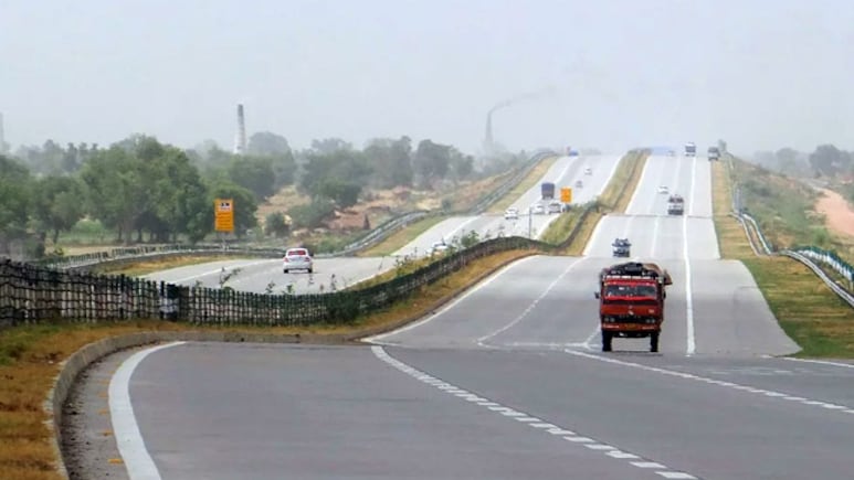 नोएडा की सबसे ऊंची सड़क: मेट्रो लाइन और हाईटेंशन तारों के ऊपर से गुजरेगी चिल्ला-सेक्टर 94 एलिवेटेड रोड