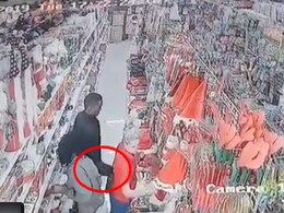 जेबकतरे ने हैंड बैग से चुराया फोन, महिला ने इस तरह लिया वापस, देखें Video जेबकतरे ने हैंड बैग से चुराया फोन, महिला ने इस तरह लिया वापस, देखें Video