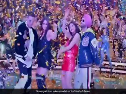 अक्षय कुमार घोड़ी पर बैठे-बैठे ही करने लगे नागिन डांस, 'गुड न्यूज' के 'सौदा खरा खरा' की धूम- देखें Video अक्षय कुमार घोड़ी पर बैठे-बैठे ही करने लगे नागिन डांस, 'गुड न्यूज' के 'सौदा खरा खरा' की धूम- देखें Video