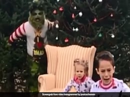 क्रिसमस सेलिब्रेशन के दौरान इन बच्चों को मिला ऐसा खौफनाक सरप्राइज, डर के मारे लगे भागने...देखें वायरल Video क्रिसमस सेलिब्रेशन के दौरान इन बच्चों को मिला ऐसा खौफनाक सरप्राइज, डर के मारे लगे भागने...देखें वायरल Video