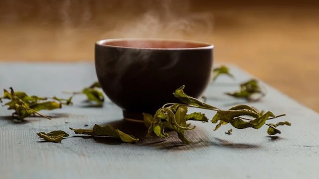 World tea day: Sipping some teas can help in weight loss