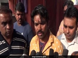 टेस्ट में आए कम नंबर, तो टीचर ने छात्रा के चेहरे पर कालिख पोत स्कूल में घुमाया टेस्ट में आए कम नंबर, तो टीचर ने छात्रा के चेहरे पर कालिख पोत स्कूल में घुमाया