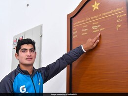 PAK vs SL 2nd Test: 5 विकेट लेने वाले Naseem Shah अपनी दिवंगत मां को याद करके रो पड़े, देखें VIDEO PAK vs SL 2nd Test: 5 विकेट लेने वाले Naseem Shah अपनी दिवंगत मां को याद करके रो पड़े, देखें VIDEO