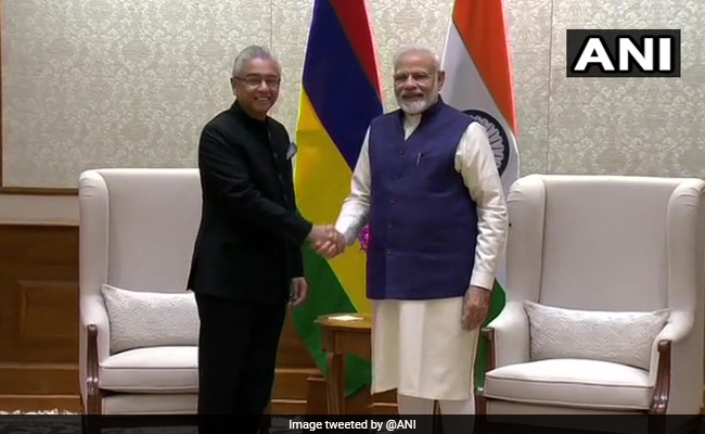 PM Modi Meets Mauritian PM, Discusses Bilateral Ties
