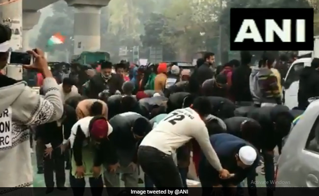 Watch: As Muslims Prayed At Jamia Protest, This Gesture Moved Twitter