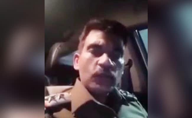 दिल्ली पुलिस की वर्दी पहने 'गोली मारने की धमकी' देने वाला शख्स गिरफ्तार, वायरल VIDEO की सच्चाई आई सामने