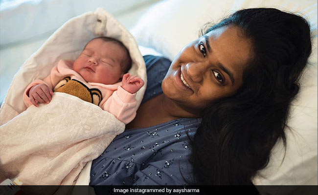 सामने आई सलमान खान की भांजी की पहली फोटो, लोग बोले- 'बिलकुर मां पर गई है...' सामने आई सलमान खान की भांजी की पहली फोटो, लोग बोले- 'बिलकुर मां पर गई है...'