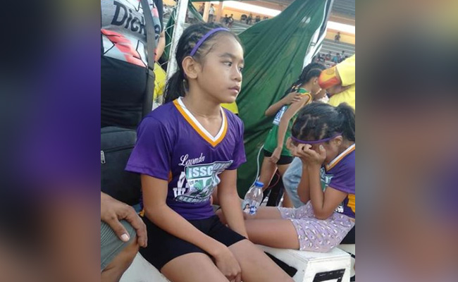 नन्हीं एथलीट के पास नहीं थे जूते तो टेप लगा कर ही दौड़ी, 3 गोल्ड जीत कर दिया सबको हैरान