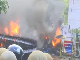 CAA पर देशभर में हिंसक प्रदर्शन, कहीं लाठीचार्ज तो कहीं इंटरनेट बंद, 10 खास बातें CAA पर देशभर में हिंसक प्रदर्शन, कहीं लाठीचार्ज तो कहीं इंटरनेट बंद, 10 खास बातें