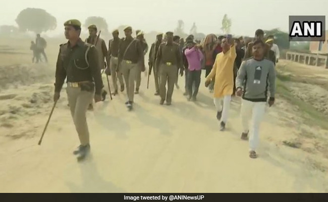 Unnao Rape Case: उन्नाव पीड़िता की कब्र पर प्रशासन बना रहा था चबूतरा, परिजनों ने किया विरोध