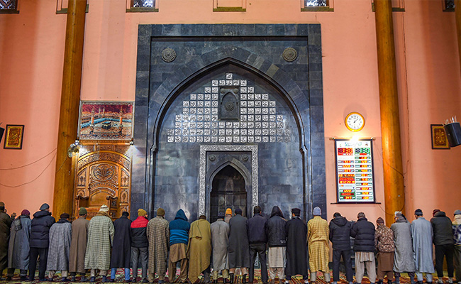 श्रीनगर की जामिया मस्जिद को लेकर असदुद्दीन ओवैसी ने उठाया सवाल, पुलिस ने दिया जवाब