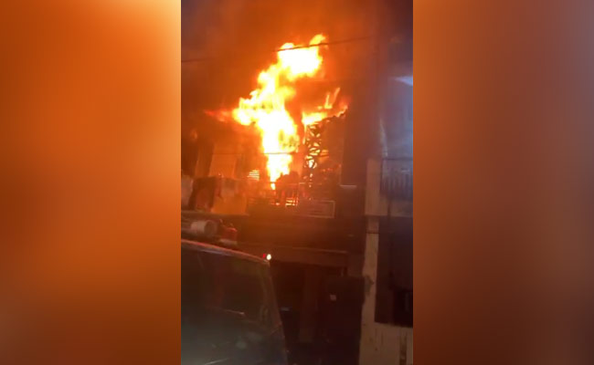 दिल्ली के शालीमार बाग में घर में लगी आग, तीन महिलाओं की मौत, चार घायल